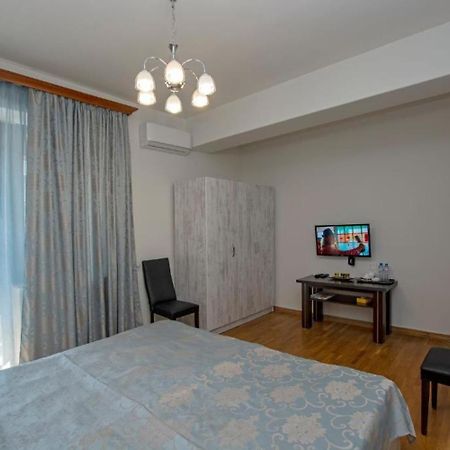 Hotel Season เยเรวาน ภายนอก รูปภาพ