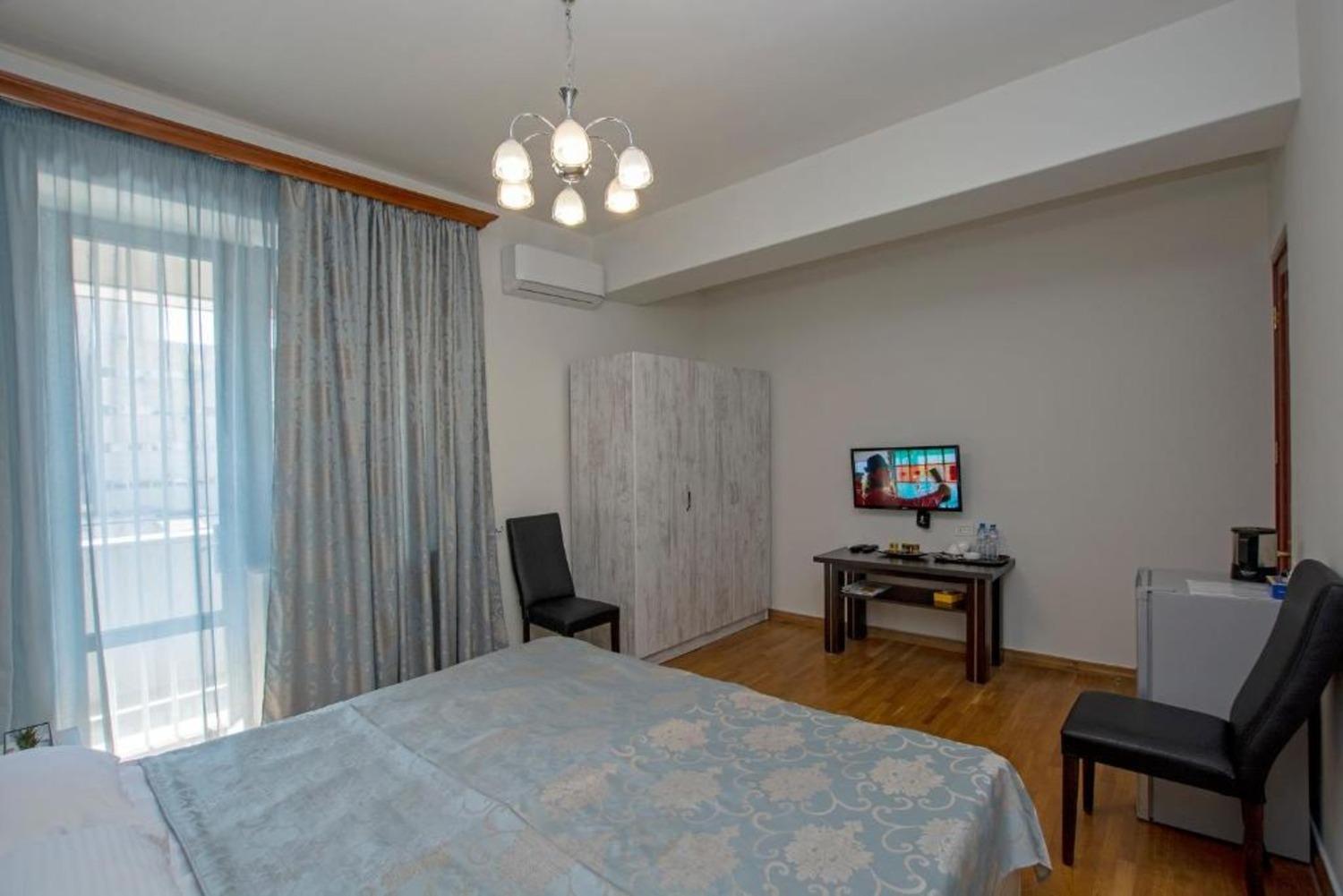 Hotel Season เยเรวาน ภายนอก รูปภาพ